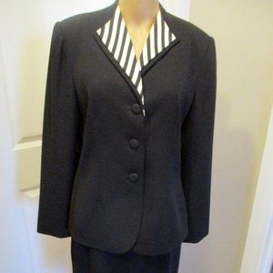 Classy Jacqueline Ferrar Sz 10 Black Skirt Suit w/Black & White Lapels